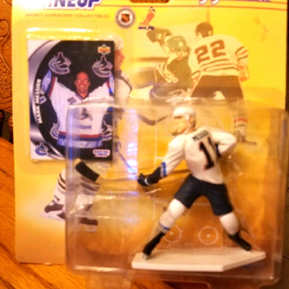 Mark Messier Hokey Figure - Picture 2 of 5